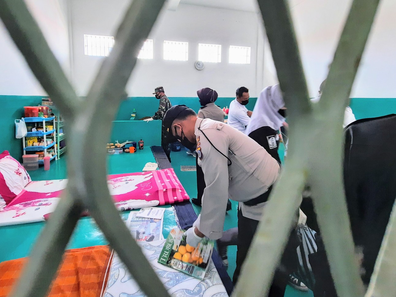 razia-yang-dilakukan-petugas-di-lapas-perempuan-kelas-iib.jpg