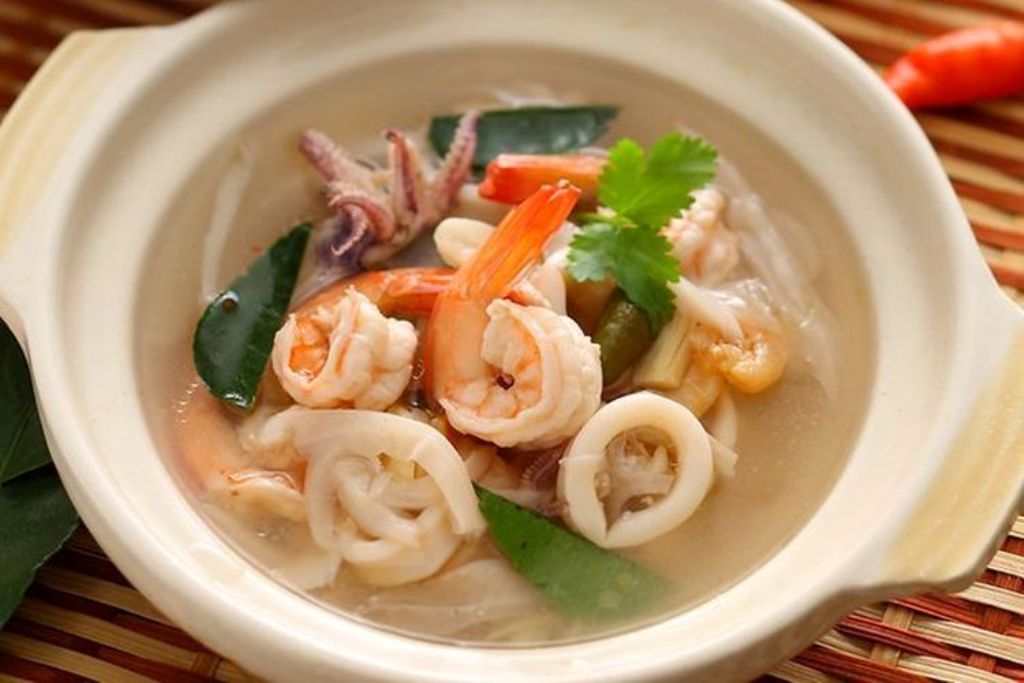 resep-tomyam-seafood-kuah-bening-hidangan-menyegarkan-saat-ramadan.jpg