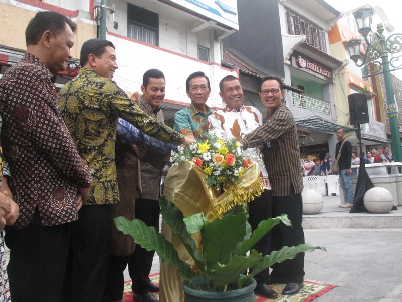 resmikan-pedestrian-sisi-barat-malioboro-sultan-minta-warga-jaga-malioboro.jpg