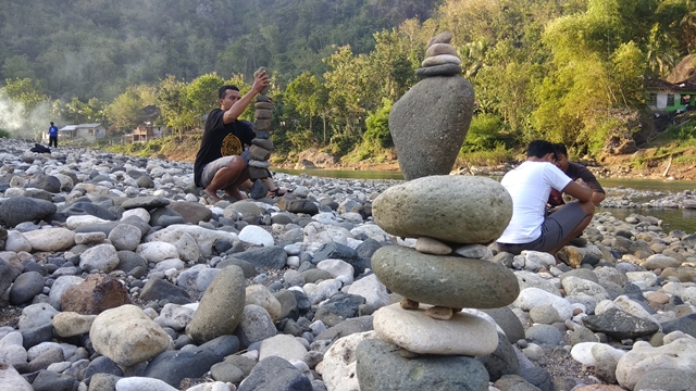 rock-balancing-art_20180527_221653.jpg