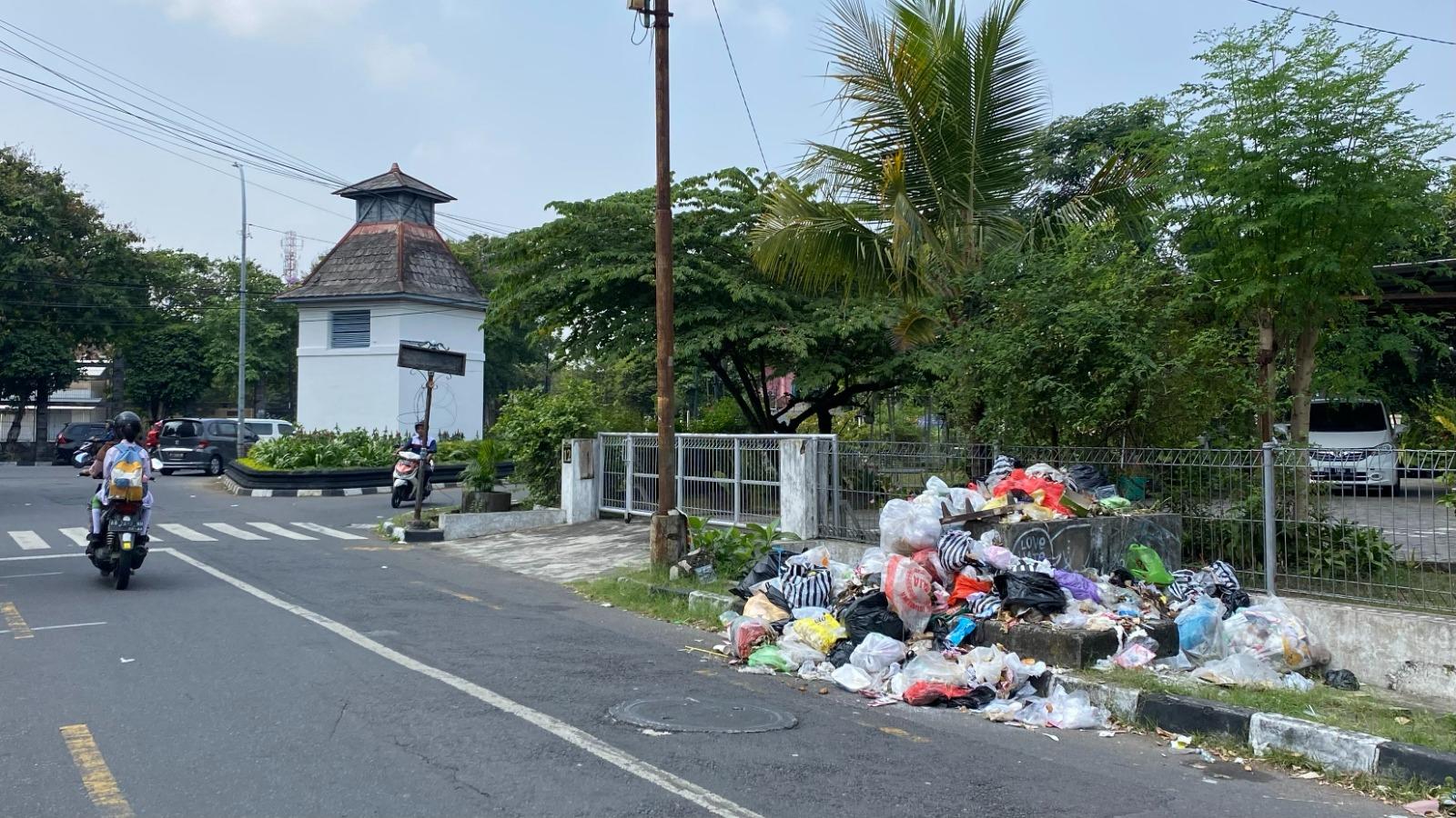 sampah-di-kawasan-Kotabaru-Kota-Yogyakarta-beberapa.jpg