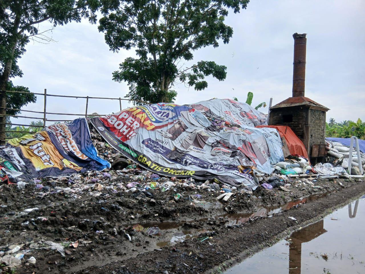 sampah-menumpuk-bau.jpg