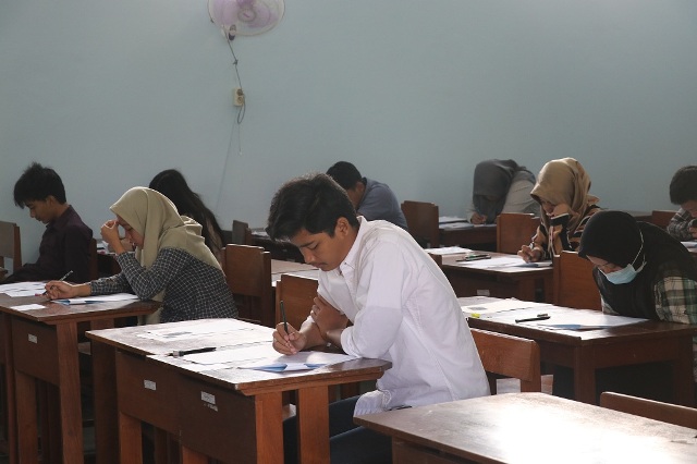 sebanyak-60653-peserta-berebut-2558-kursi-di-ugm_20180708_190342.jpg