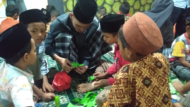 selama-ramadan-sanggar-kalam-berdayakan-anggota-latih-kreativitas-ke-masyarakat_20180603_203633.jpg