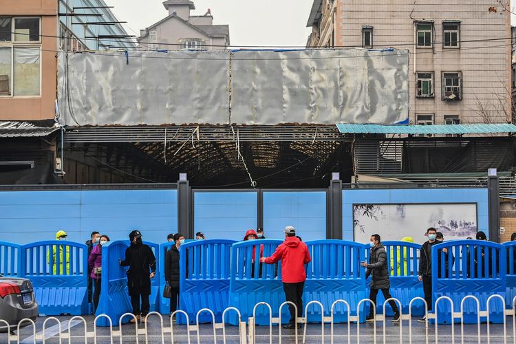 selidiki-asal-usul-covid-19-tim-who-kunjungi-pasar-seafood-huanan-di-wuhan.jpg