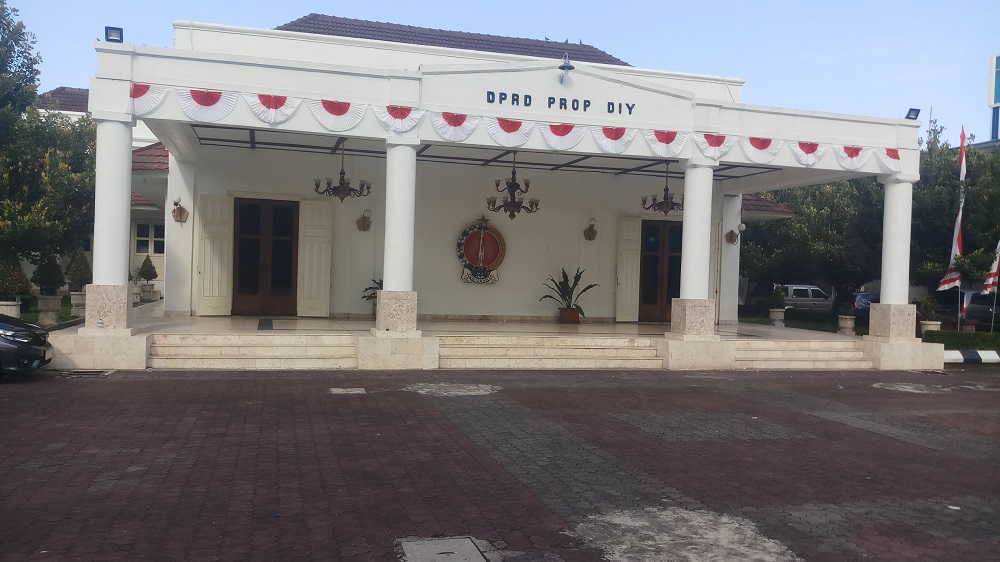setelah-melakukan-audiensi-masa-aksi-fpr-meninggalkan-gedung-dprd-diy.jpg
