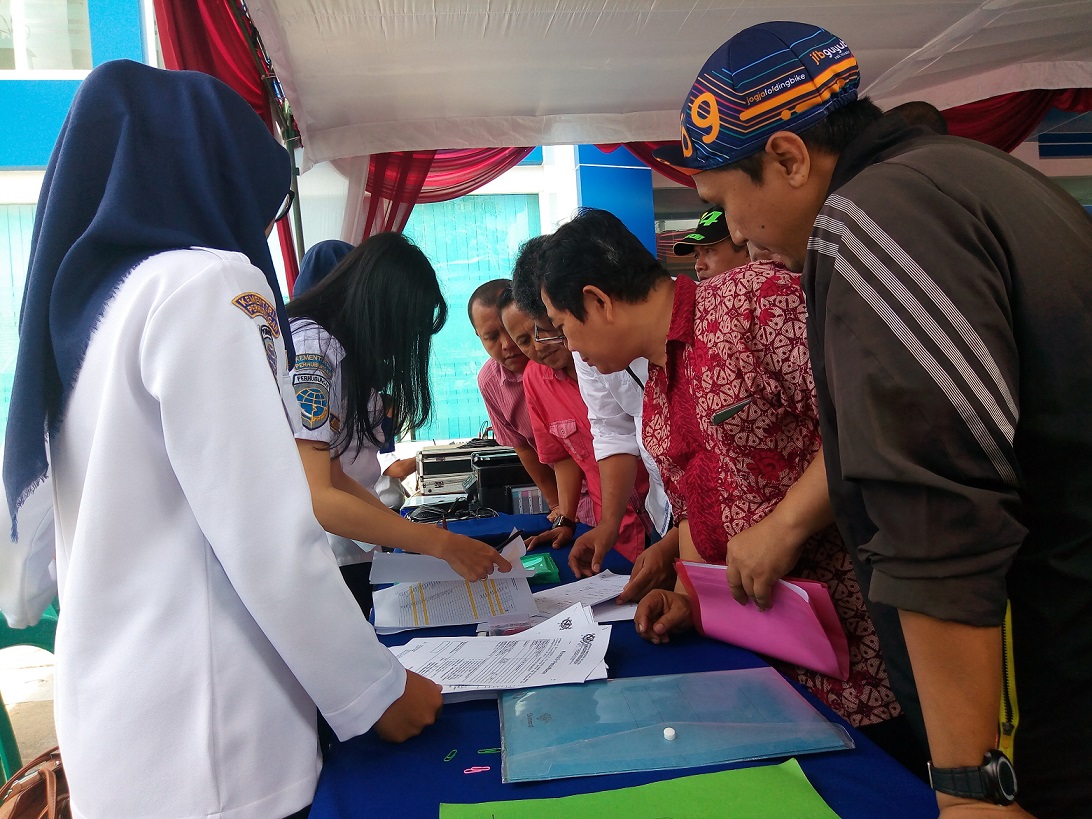 Puluhan Driver Online Penuhi Satpas Guna Mendapatkan SIM A Umum Bersubsidi