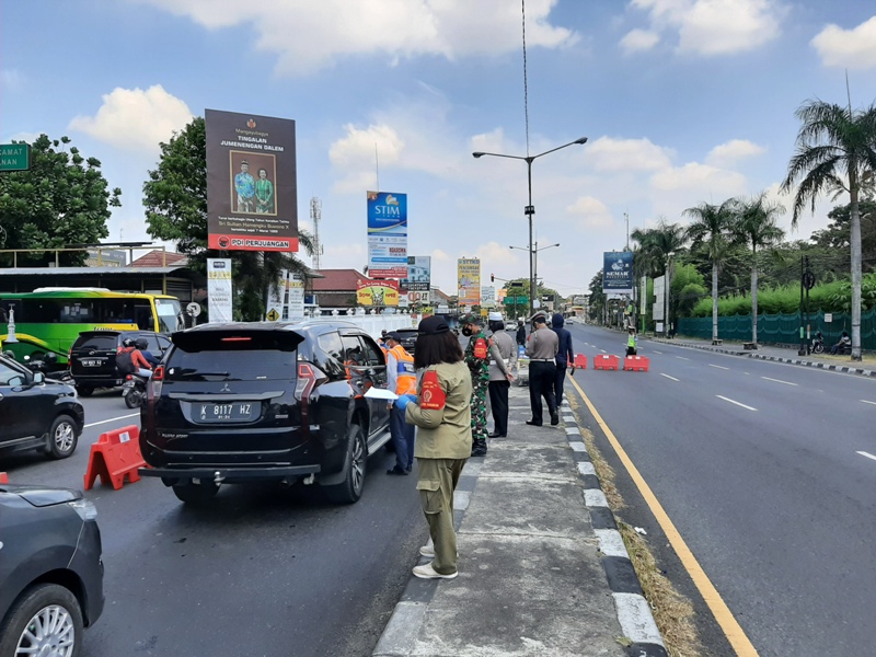 situasi-dan-kondisi-terkini-di-pos-penyekatan-prambanan-jumat-14-mei-2021-atau-hari-kedua-lebaran.jpg