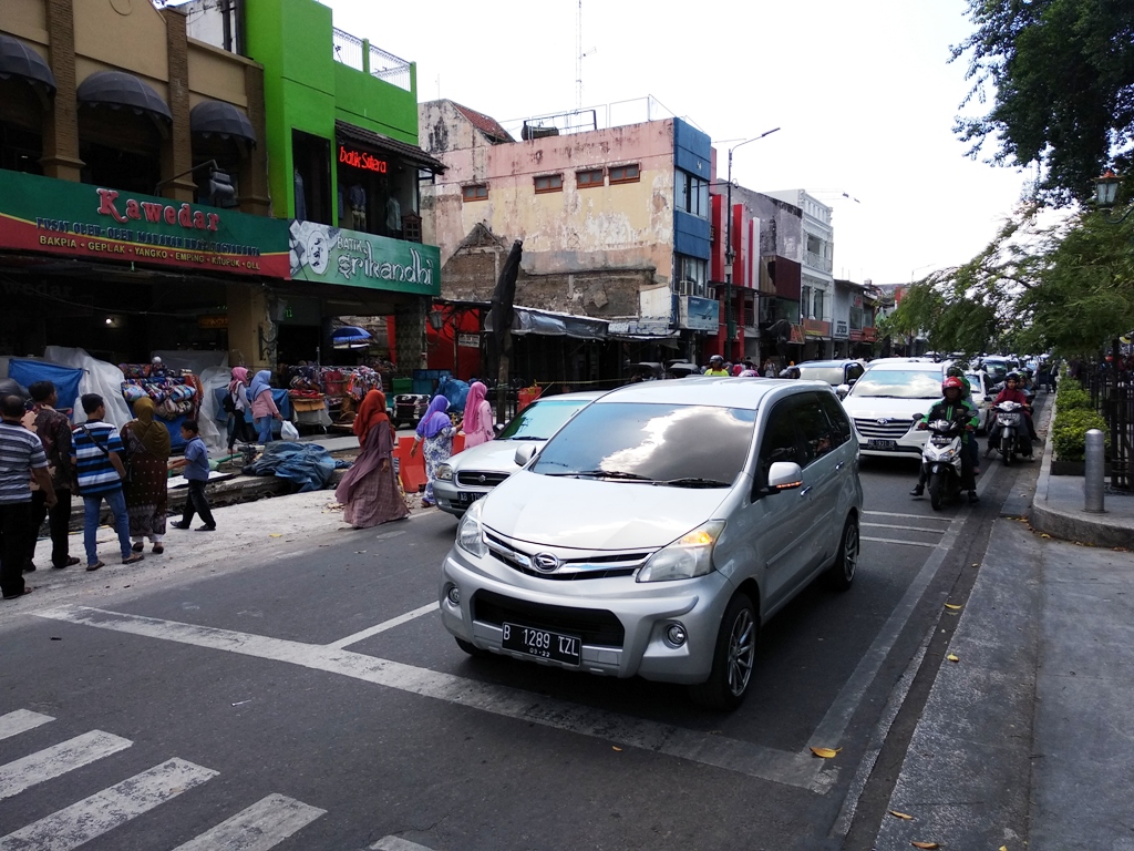situasi-padat-merayap-di-jalan-malioboro_20180506_130412.jpg