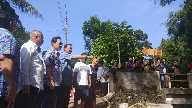 sri-sultan-tinjau-lokasi-bencana-di-bantul.jpg