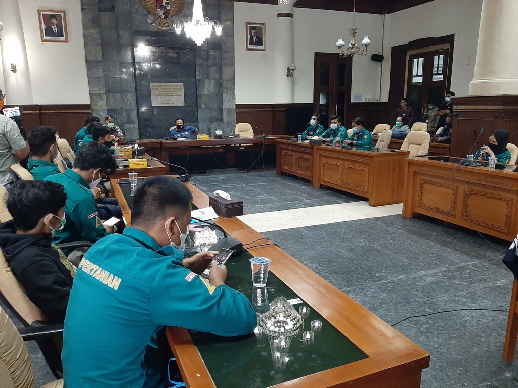 suasana-audiensi-sejumlah-mahasiswa-tolak-rencana-import-beras.jpg