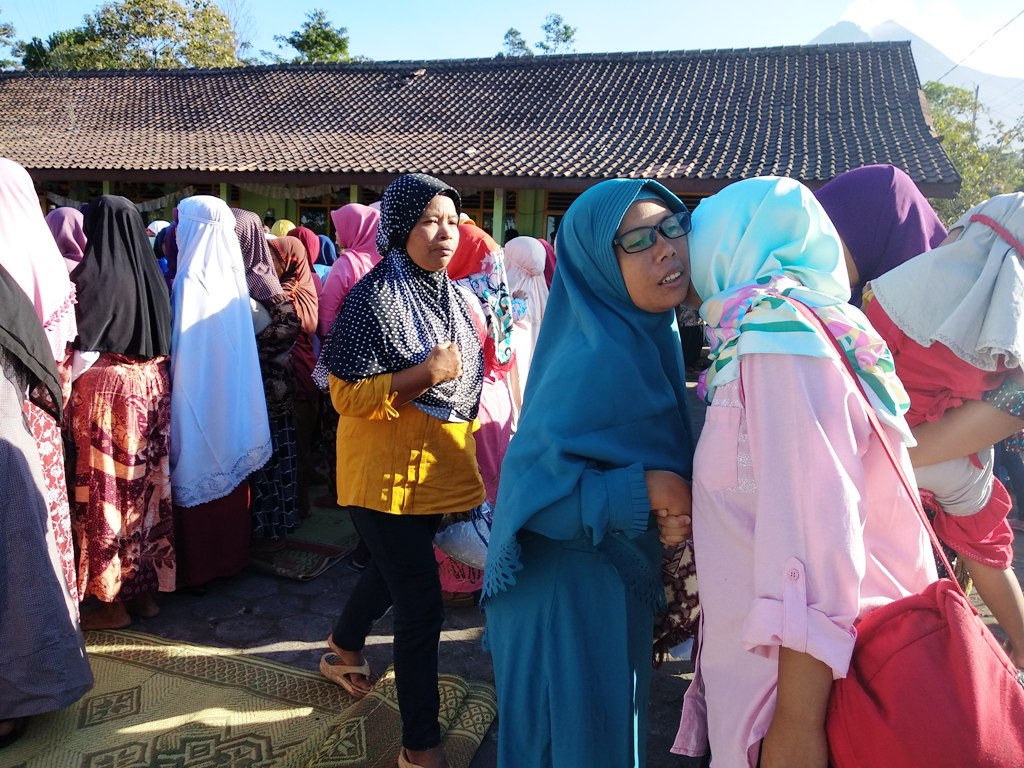 suasana-haru-menyelimuti-warga-pangukrejo-umbulharjo-cangkringan_20180615_104503.jpg