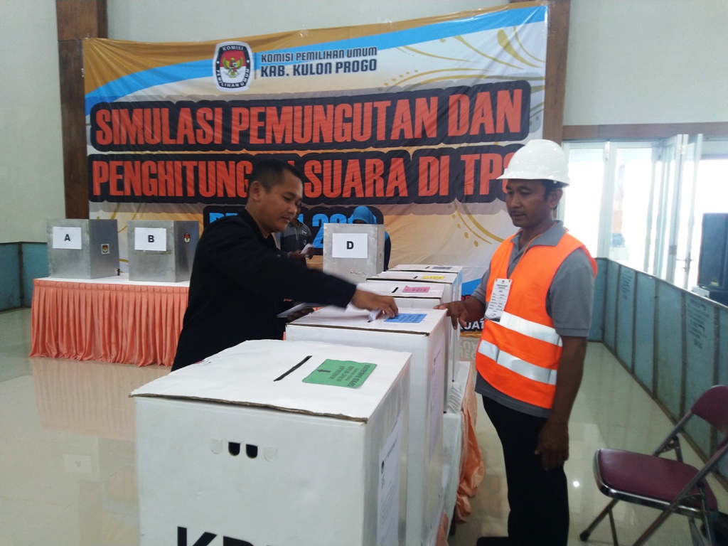 KPU Kulon Progo Simulasikan Hari Pencoblosan