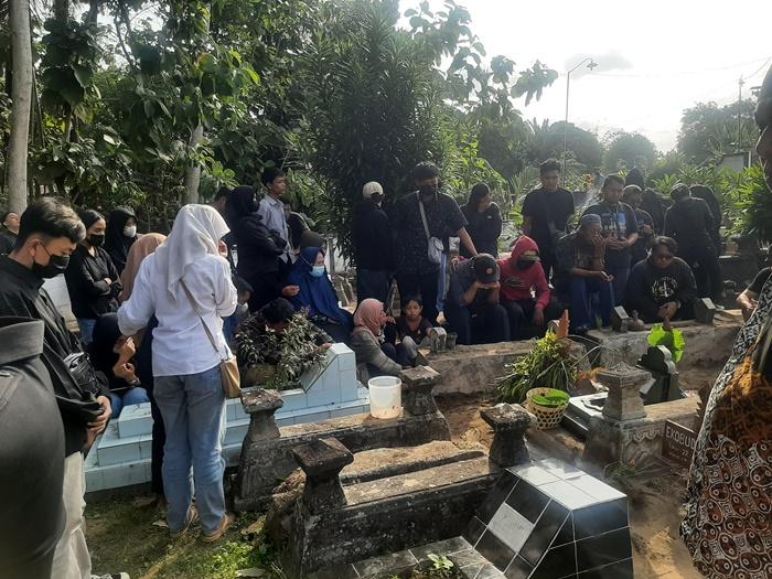 Anthem PSS Sleman 'Sampai Kau Bisa' Bergema saat Prosesi Pemakaman Aditya Eka Putranda