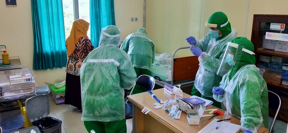 tenaga-kesehatan-kontak-erat-pasien-covid-19-di-kota-magelang-jalani-rapid-test.jpg