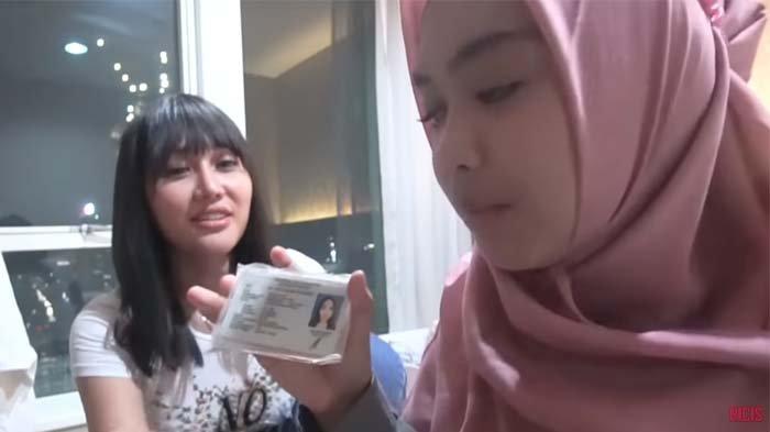 tepis-isu-transgender-lucinta-luna-perlihatkan-ktp-miliknya-nama-aslinya-ternyata-putri-ayluna.jpg