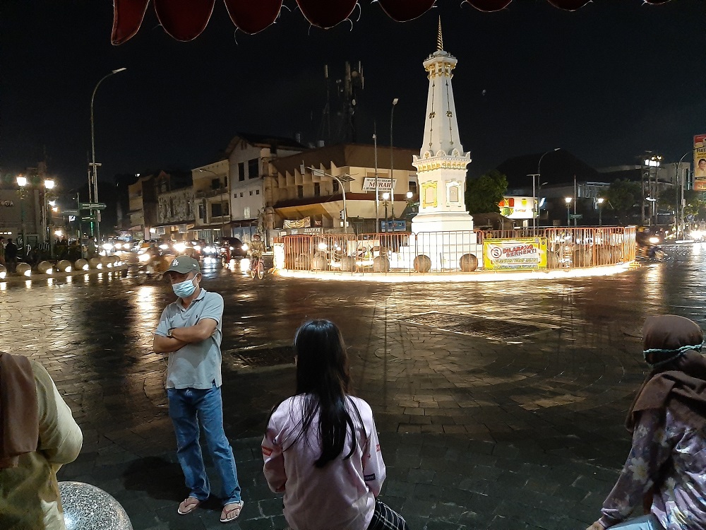 tugu-yogyakarta-dilingkari-pagar-pembatas-wisatawan-hanya-bisa-berfoto-dari-kejauhan.jpg