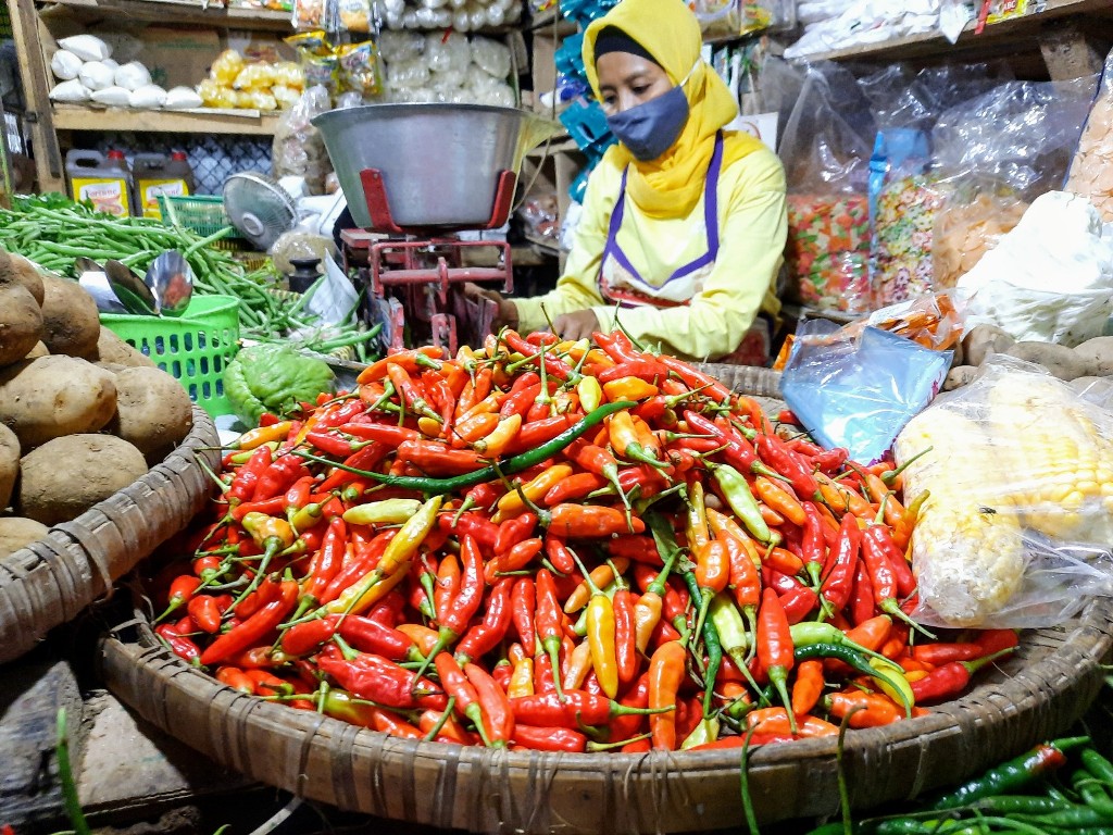 tumpukan-cabai-rawit-merah-di-salah-satu-lapak-pedagang-pasar-argosari.jpg