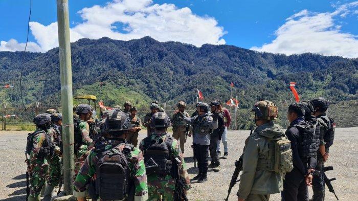 Di Depan Kapolres, Bupati Intan Jaya Telepon Pimpinan KKB Undius Kogoya