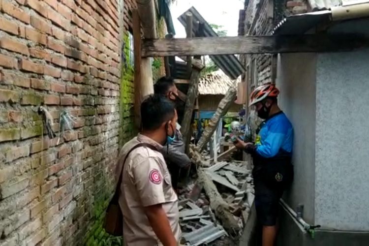 update-gempa-pangandaran-sebuah-rumah-di-ciamis-rusak-satu-orang-terluka.jpg