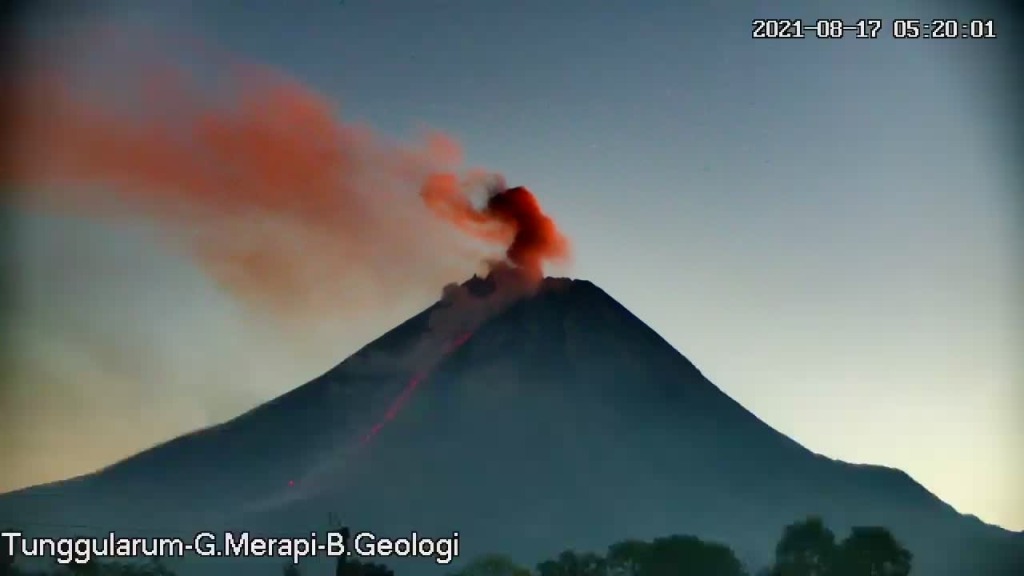 update-gunung-merapi-17-agustus-2021-pagi-awan-panas-guguran-meluncur-1-kali-ke-barat-daya.jpg