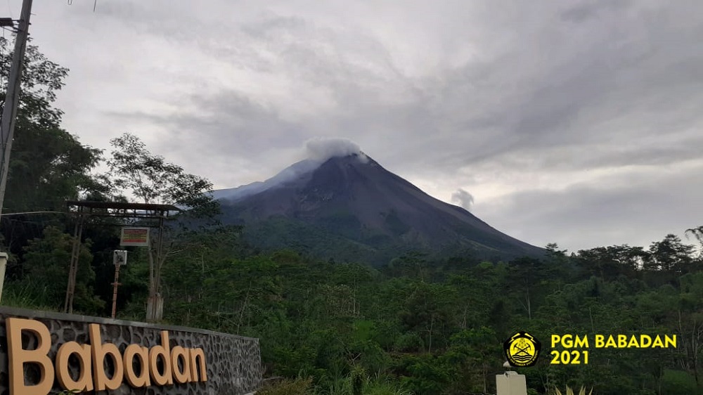 update-gunung-merapisabtu-pagi-terjadi-15-kali-guguran-lava-pijar-jarak-maksimum-800-meter.jpg