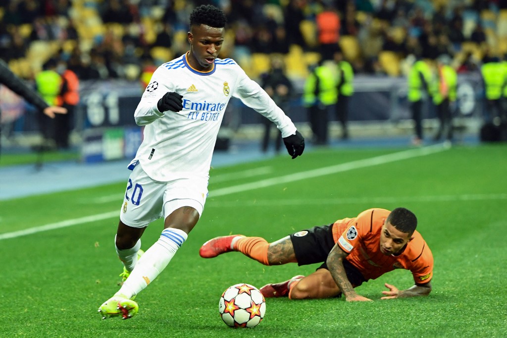 vinicius-junior-vs-dodo-di-liga-champions-antara-shakhtar-donetsk-vs-real-madrid.jpg