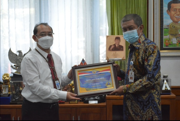 wali-kota-yogya-terima-penghargaan-kemenkeu.jpg