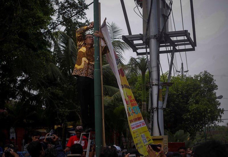 Masyarakat Harus Berani Cabut Reklame Sampah Visual