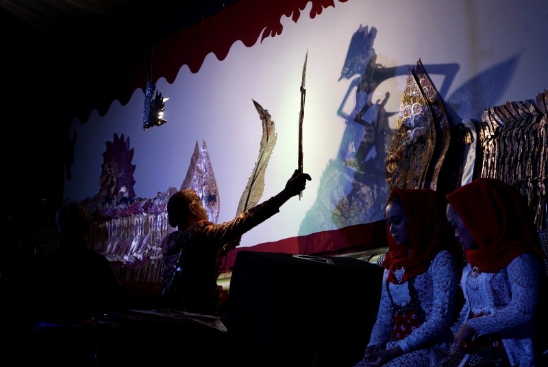 wayang-babad-diponegoro-sukses-digelar-di-alun-alun-magelang.jpg
