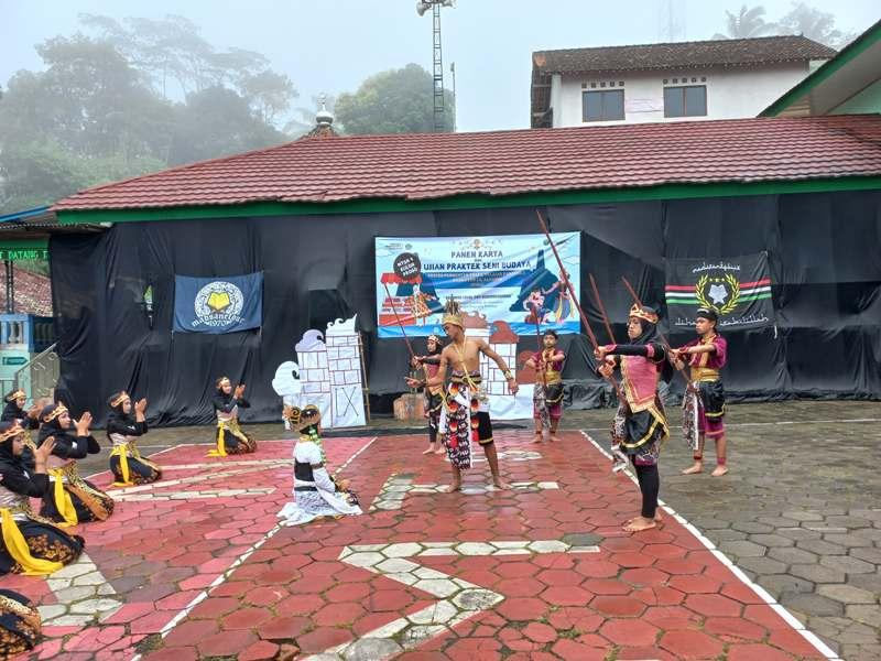 Panen Karya dan Uji Praktik Seni Budaya 2025 MTsN 4 Kulon Progo, Meriah