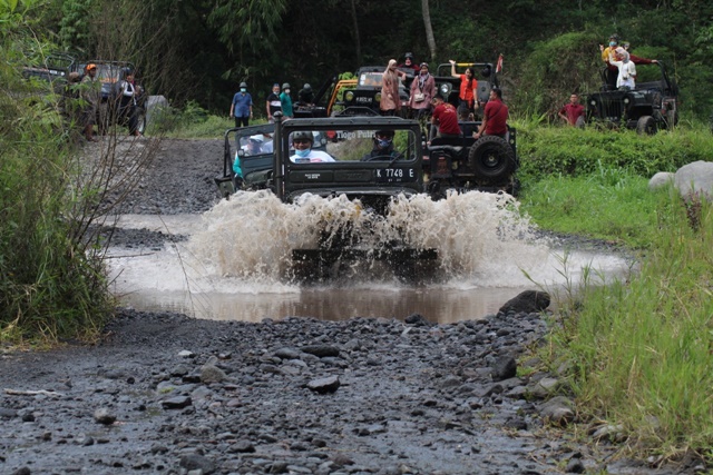wisata-jeep-lava-tour-merapi.jpg