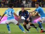 Amir-Rrahmani-Jens-Cajuste-vs-Lautaro-Martinez-di-final-Piala-Super-Italia-Napoli-vs-Inter-Milan.jpg