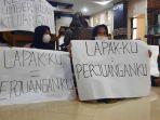 BREAKING-NEWS-Sambangi-Kantor-DPRD-Kota-Yogya-PKL-Malioboro-Minta-Relokasi-Ditunda-3-Tahun.jpg