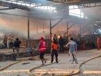 CV-Tiga-Ganesha-Abadi-Terbakar-Lima-Unit-Damkar-Dikerahkan.jpg