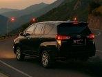 Contoh-Prompt-AI-untuk-Mobil-Innova-Reborn-Isuzu-Panther-dan-Kijang-Kapsul.jpg