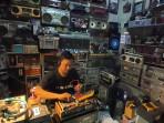 Dcelljogjastore-Merawat-Musik-Analog-dari-Bantul-untuk-Pecinta-Suara-Lawas.jpg