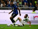 Denzel-Dumfries-vs-Matias-Vina-di-Liga-Italia-Serie-A-antara-Inter-Milan-vs-Sassuolo-di-San-Siro.jpg