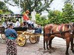 Dua-Kereta-Kencana-Abad-ke-19-Kembali-Miyos-di-Kirab-Trunajaya-Keraton-Yogyakarta.jpg
