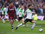 Edson-Alvarez-vs-Mohamed-Salah-di-Liga-Inggris-West-Ham-United-vs-Liverpool-27-April-2024.jpg