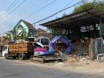 Eksekusi-tumpukan-sampah-di-Depo-Pengok-oleh-petugas-DLH.jpg