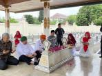FPP-TNI-DIY-bersama-tokoh-dan-masyarakat-ziarah-ke-makam-Sudirman.jpg