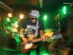 Gitaris-Shaggydog-Raymondus.jpg