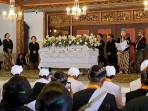 Gusti-Purboyo-Nyatakan-Naik-Tahta-Jadi-Paku-Buwono-XIV-di-Hadapan-Jenazah-PB-XIII.jpg