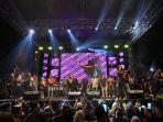 HUT-ke-220-Klaten-Ditutup-Konser-Gilga-dan-Happy-Asmara-Ribuan-Warga-Penuhi-Alun-alun-Klaten.jpg