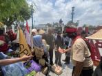 Hari Tani Nasional 2025, Petani Bagikan Hasil Bumi di Kawasan Titik Nol Kilometer Yogyakarta