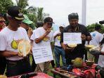 Heboh-buah-durian-di-Embung-Tonogoro-Kulon-Progo.jpg