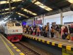 Ilustrasi-kepadatan-penumpang-di-Stasiun-Tugu-Jogja.jpg