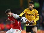 Jakub-Kiwior-vs-Joao-Gomes-di-Liga-Inggris-Wolves-vs-Arsenal-di-stadion-Molineux-di-Wolverhampton.jpg