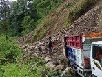 Jalan-Kabupaten-di-Girimulyo-Kulon-Progo-Masih-Terblokir-Longsor-Warga-Harus-Memutar-Lebih-Jauh.jpg